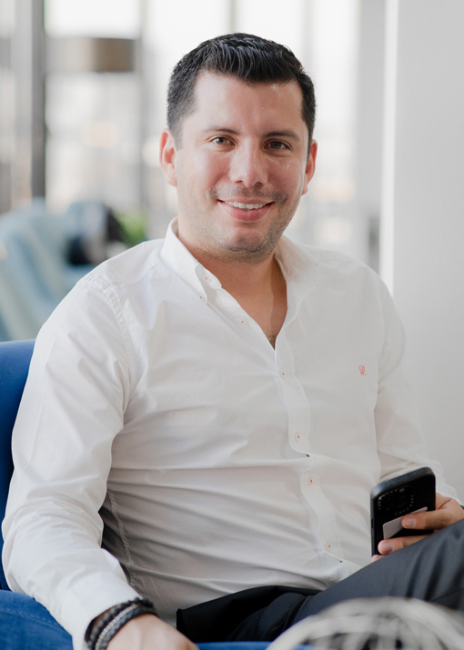 Start an online consultation with Dr. Illich Navarro from Mommy Makeover Tijuana