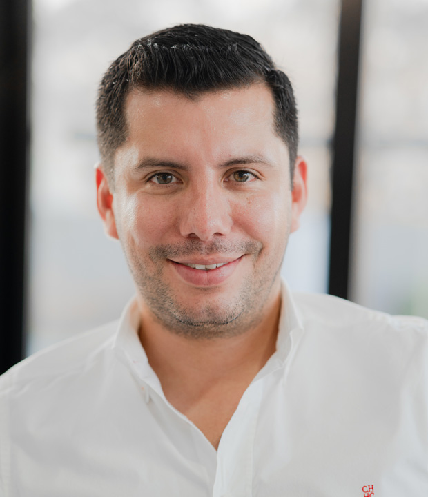 Dr. Illich Navarro is the founder of Mommy Makeover Tijuana specializing in mommy makeover surgery and body contouring.