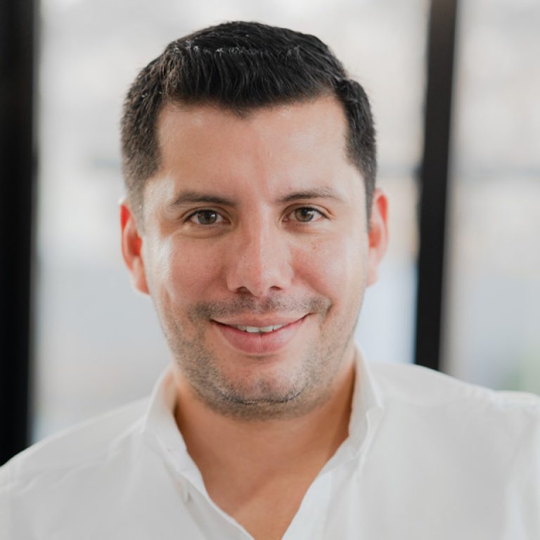 Dr. Illich Navarro is the founder of Mommy Makeover Tijuana specializing in mommy makeover surgery.